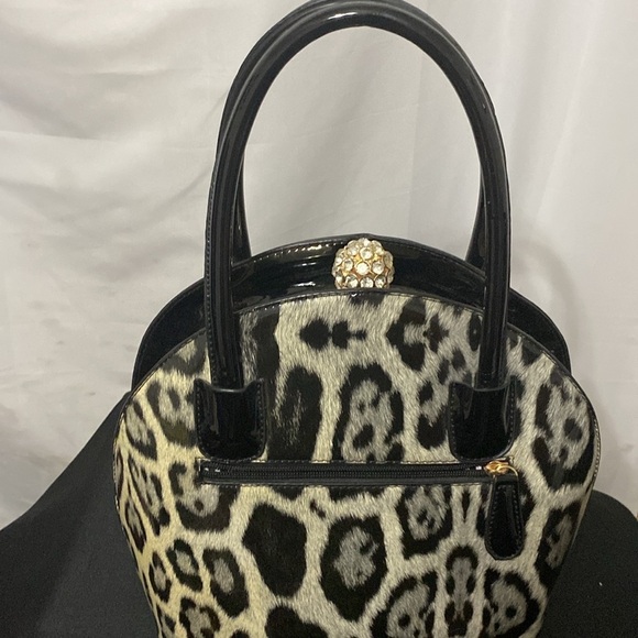 UNBRANDED MOB WIFE PURSE BIG STUDDED CLOSURE NEW SHOULDER STRAP Leopard Print - Picture 15 of 15